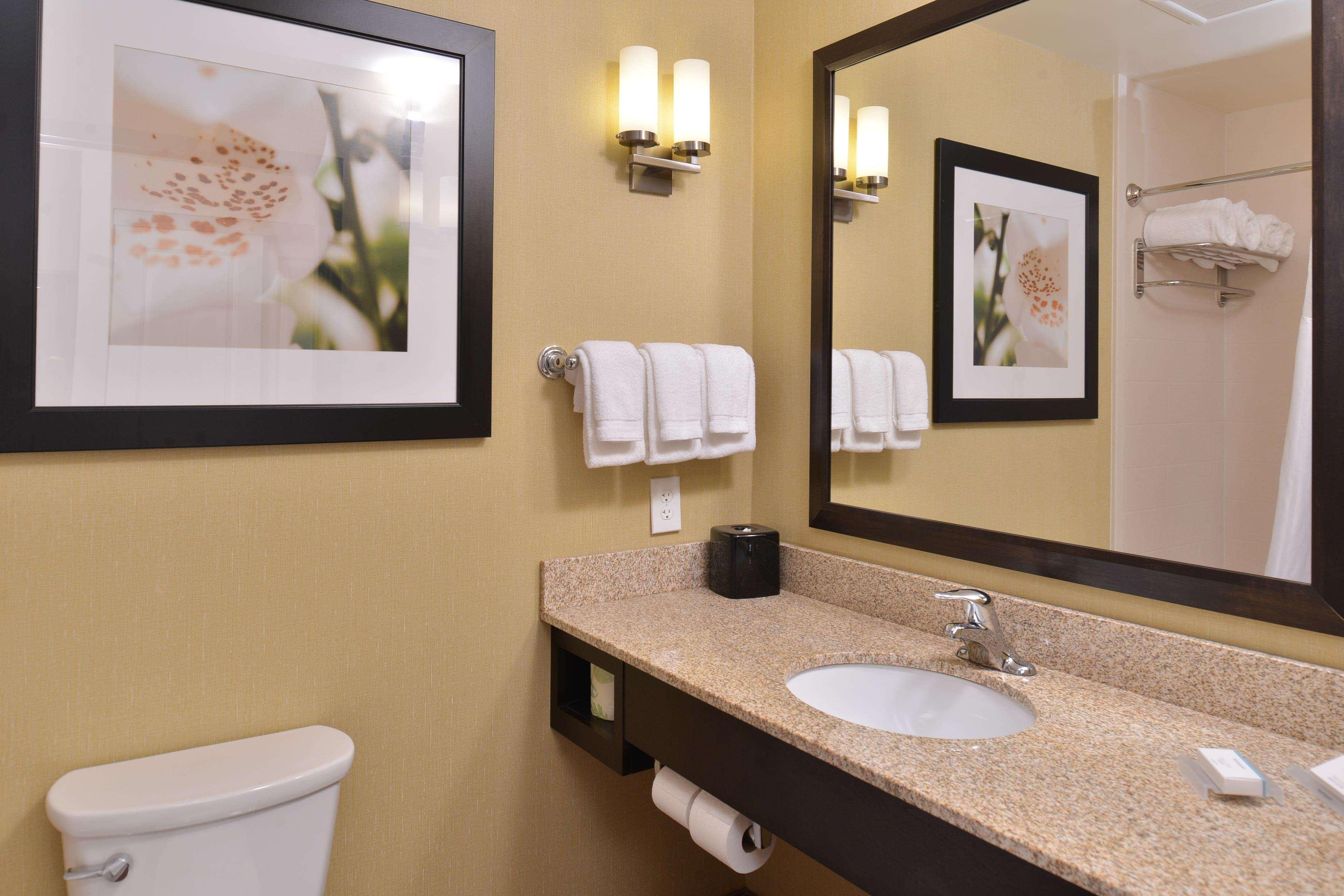 Hilton Garden Inn Уэст-Честер Экстерьер фото