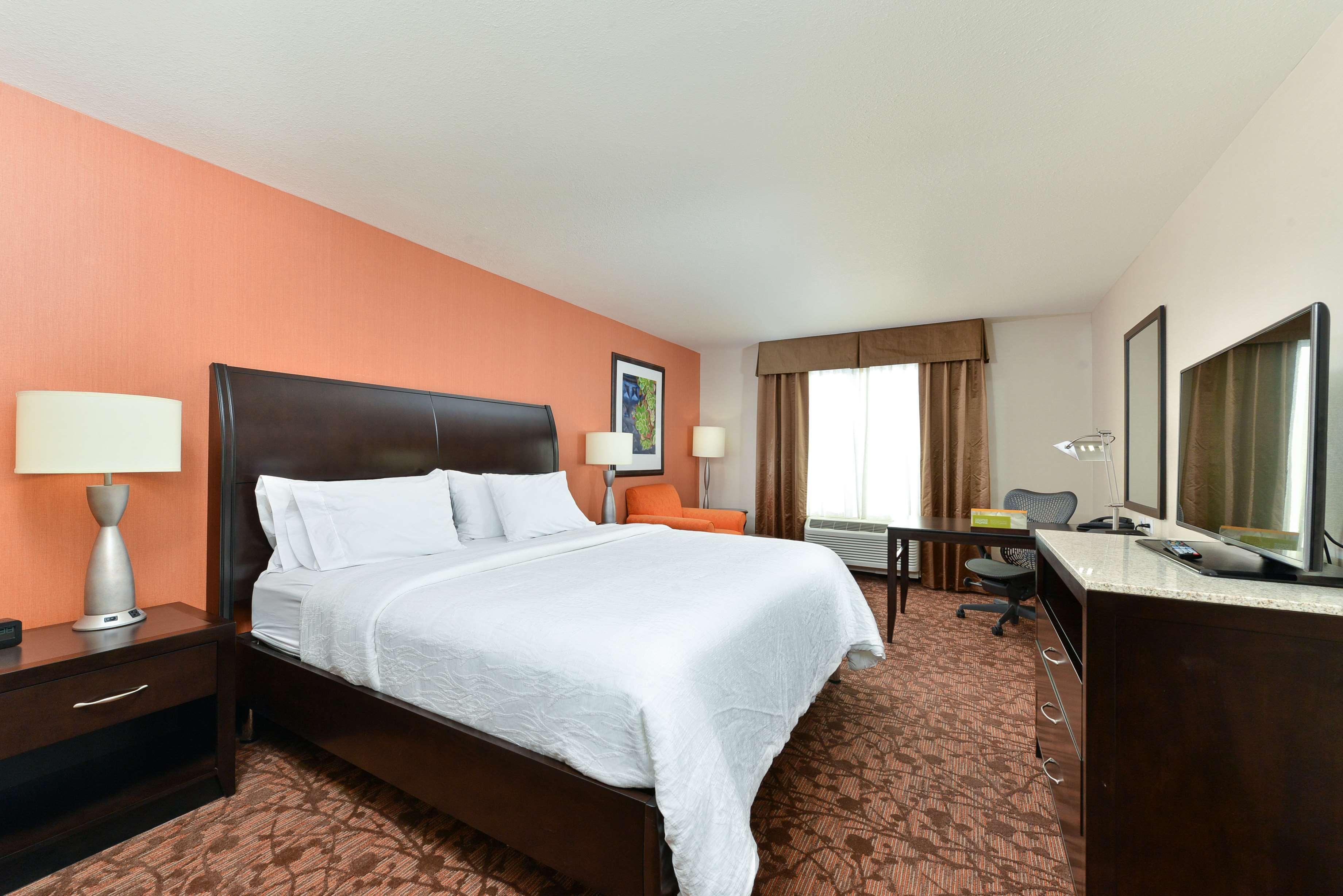 Hilton Garden Inn Уэст-Честер Экстерьер фото