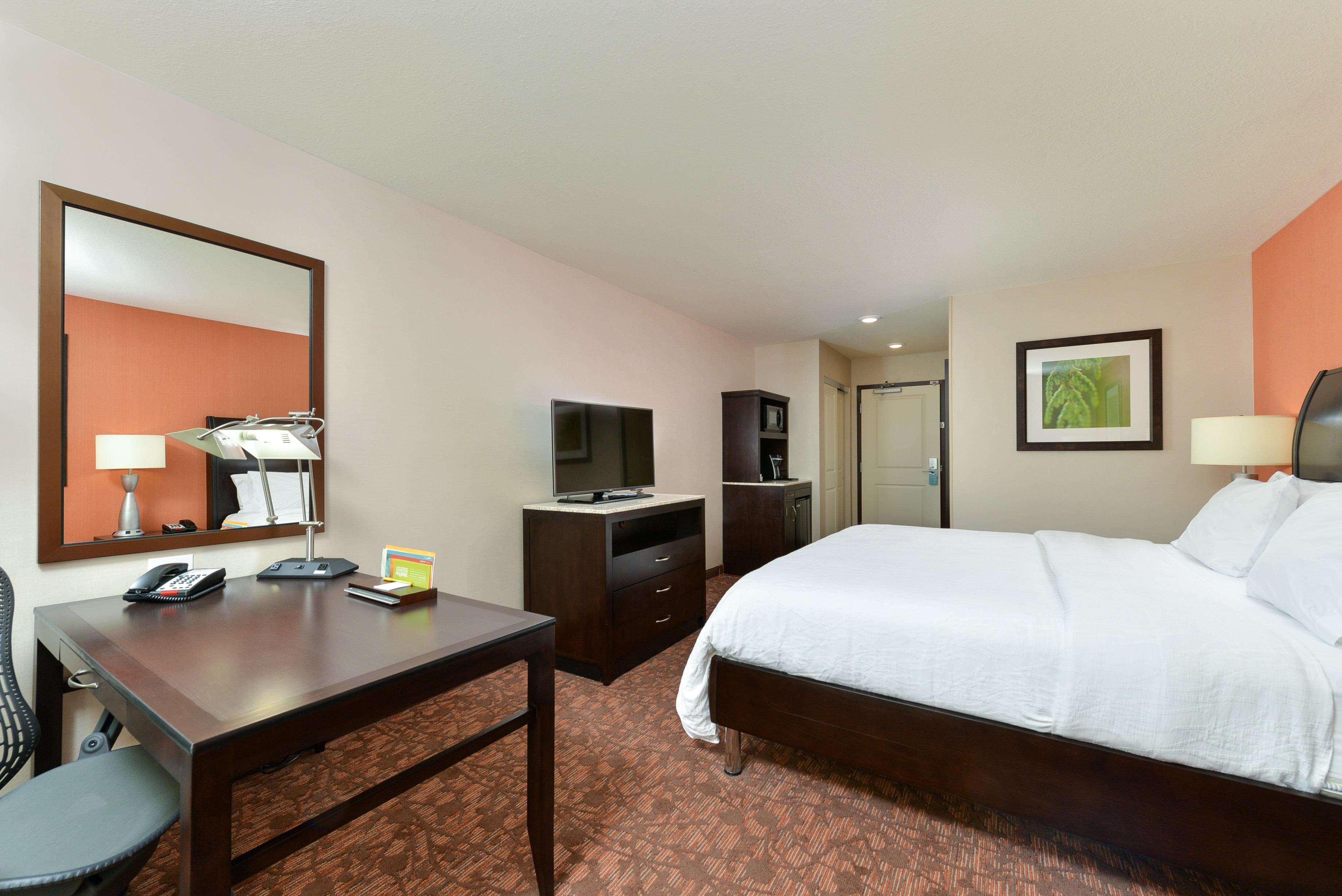 Hilton Garden Inn Уэст-Честер Экстерьер фото