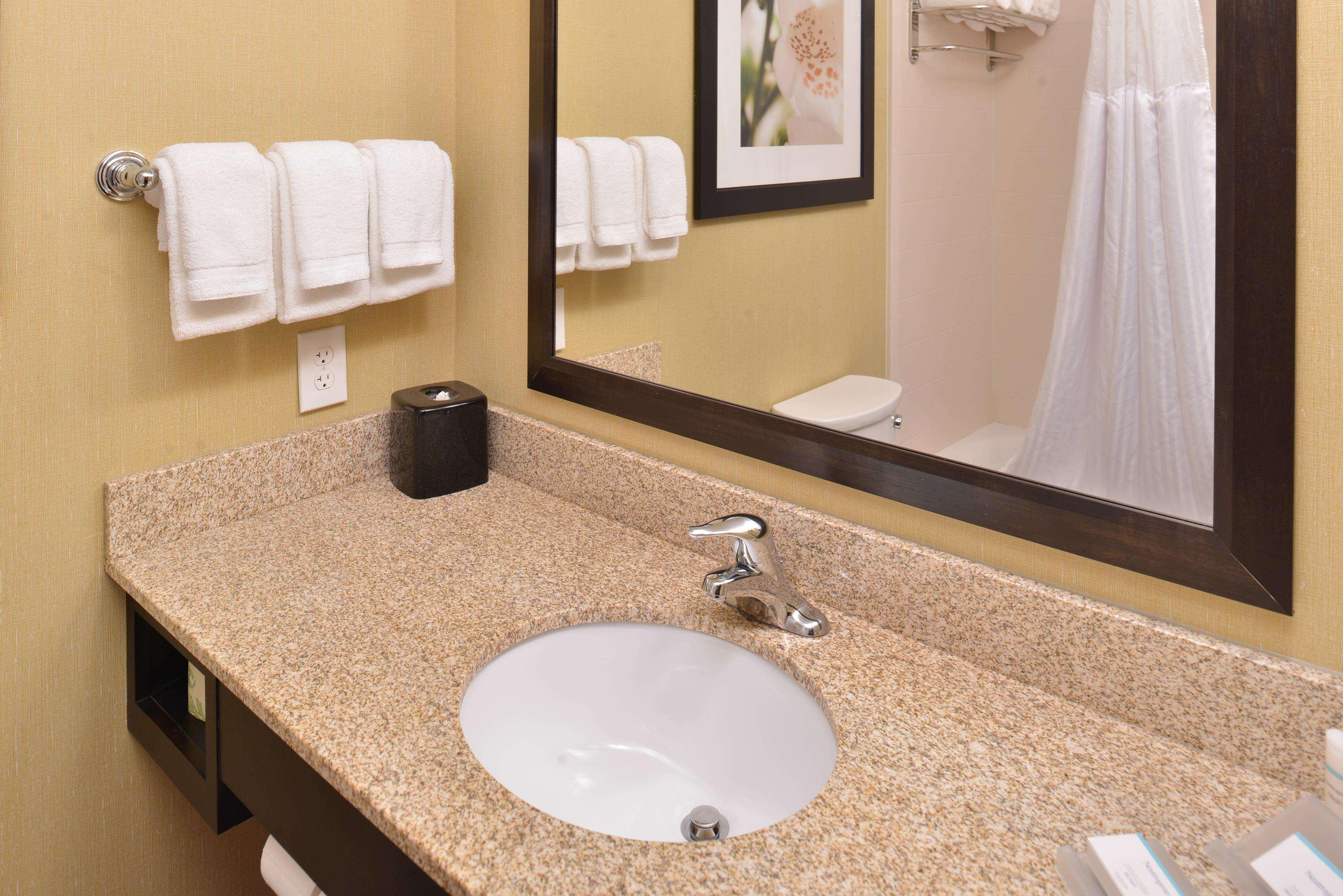 Hilton Garden Inn Уэст-Честер Экстерьер фото