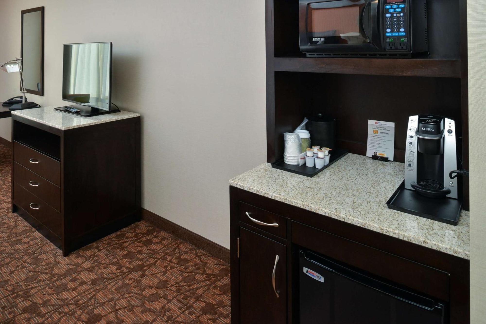 Hilton Garden Inn Уэст-Честер Экстерьер фото