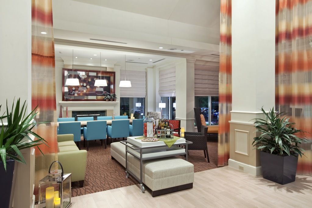 Hilton Garden Inn Уэст-Честер Экстерьер фото