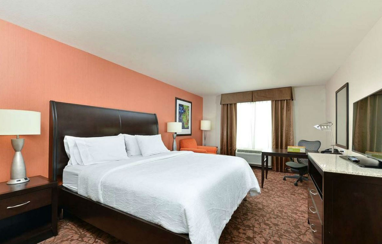 Hilton Garden Inn Уэст-Честер Экстерьер фото